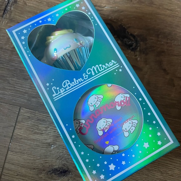 Sanrio Accessories - CINNAMOROLL-NWT Lip Balm & Mirror Set